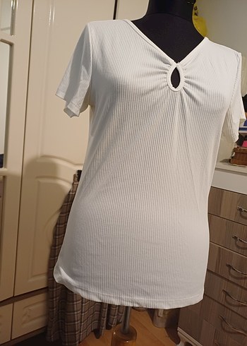 Beyaz V Yaka fitili  Tişört - Görsel 2