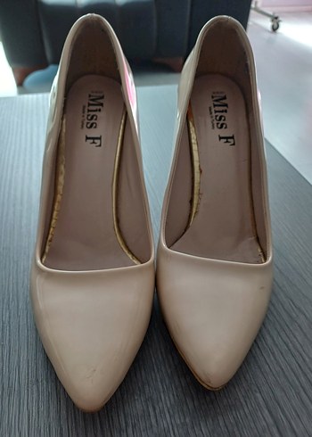 Bej Minimalist Stiletto Topuklu Kadın Ayakkabı