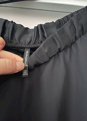 Siyah Dökümlü Uzun Etek - Görsel 3