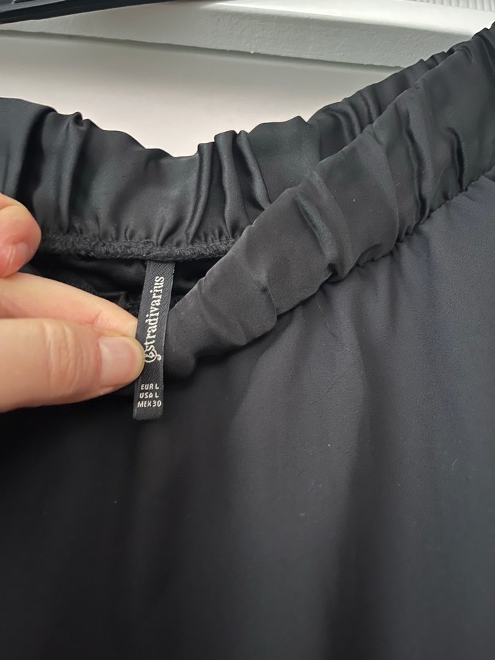 Siyah Dökümlü Uzun Etek - Görsel 3