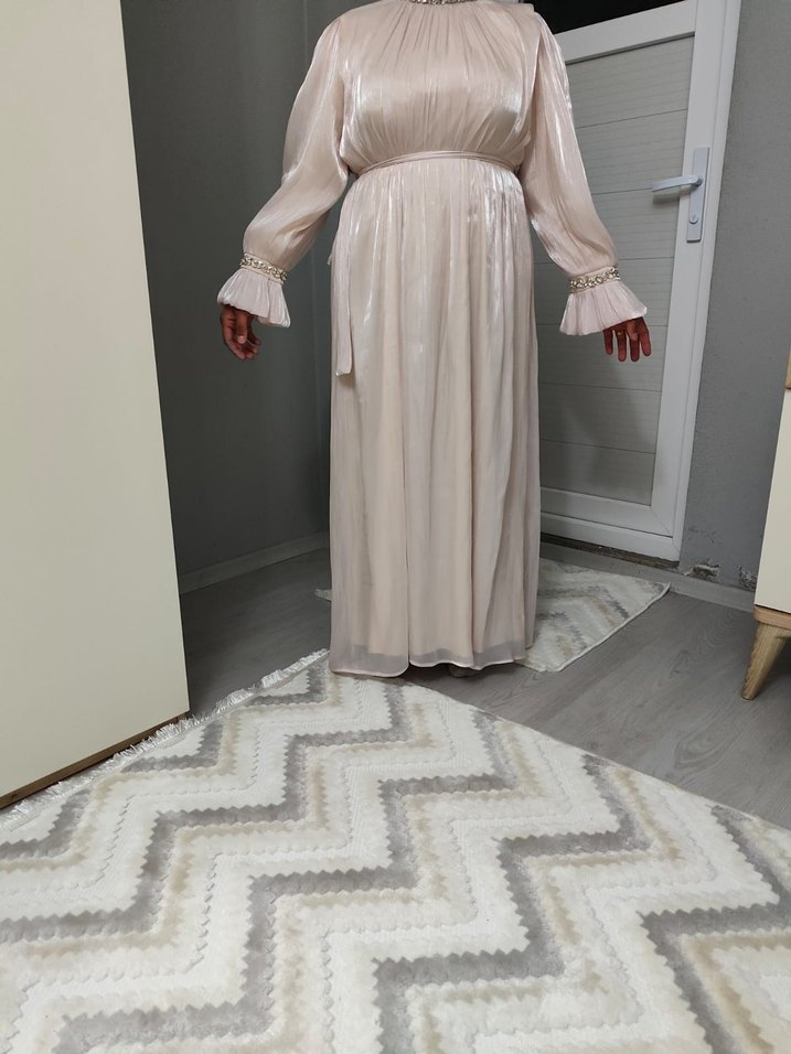 Bej Uzun Kollu Dökümlü  Abiye Elbise - Görsel 3