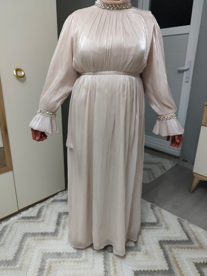 Bej Uzun Kollu Dökümlü  Abiye Elbise - Görsel 5