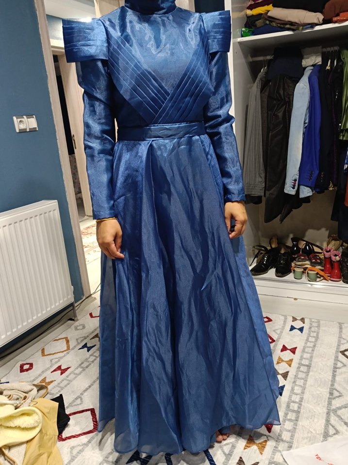 Mavi Parlak Uzun Drapeli Abiye Elbise hiç giyilmedi  42beden - Görsel 2