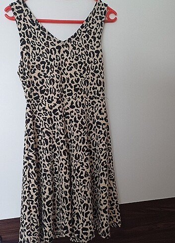 Kadın leoparlı elbise - Görsel 2