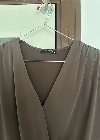 Kahverengi V Yaka Uzun Kollu Drapeli Bluz - Görsel 2