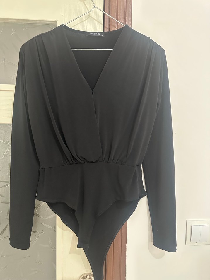 Siyah V Yaka Pilili Uzun Kollu Bluz - Görsel 4