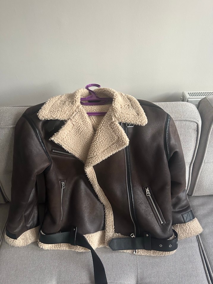 Kahverengi kürklü biker ceket - Görsel 4
