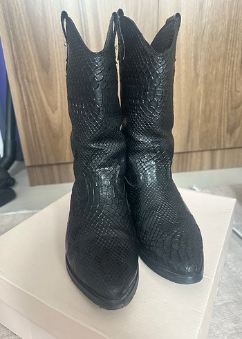 Kadın Siyah Deri Yılan Desenli çizme - Görsel 3
