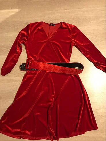 m Beden Kırmızı kadife elbise