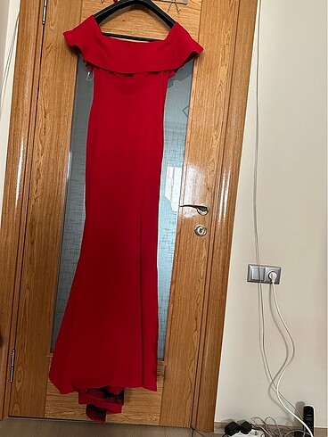 Şeref Vural Tasarım Kırmızı Straplez Kuyruklu Elbise!!