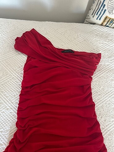 34 Beden kırmızı Renk Tek omuz elbise