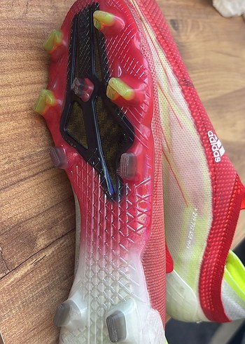 Kırmızı Adidas Erkek Futbol Ayakkabısı
