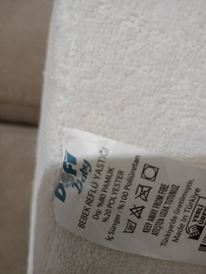 Beyaz Yatak Koruyucu ve İki Silindirik Yastık - Görsel 3