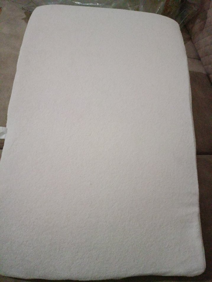 Beyaz Yatak Koruyucu ve İki Silindirik Yastık - Görsel 2