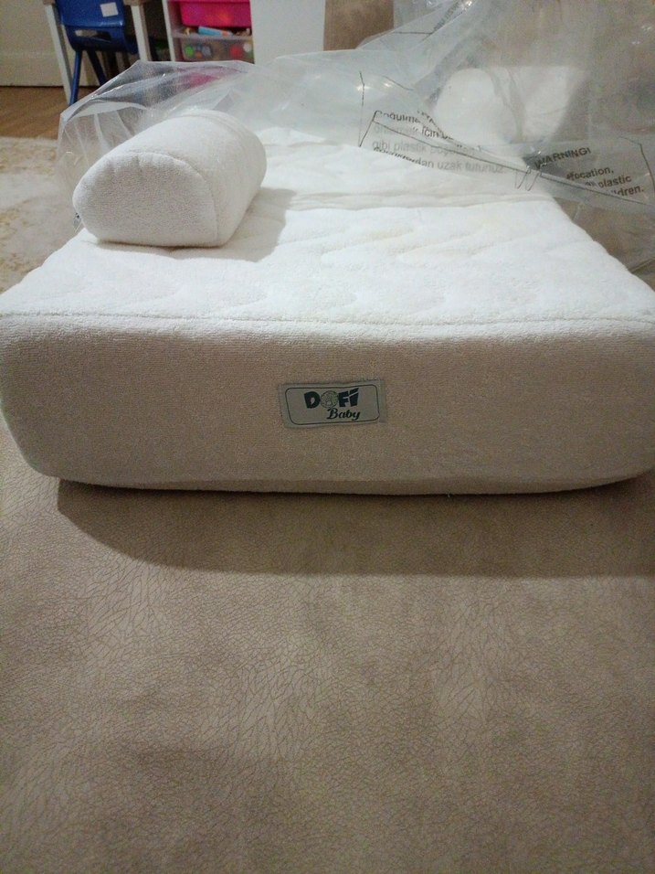 Beyaz Yatak Koruyucu ve İki Silindirik Yastık - Görsel 4