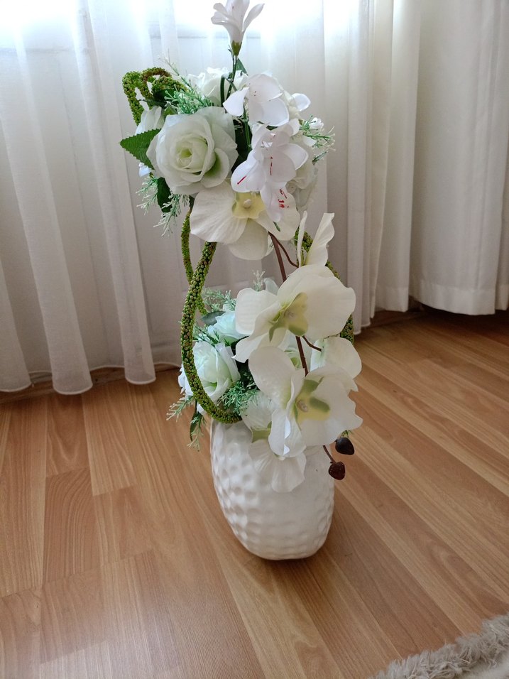 Beyaz Yapay Çiçekli Dekoratif Vazo - Görsel 2