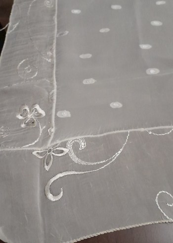 Nakışlı Beyaz Masa Örtüsü - Görsel 2
