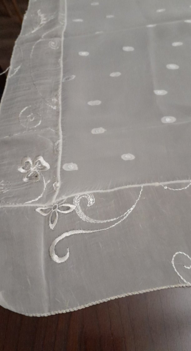 Nakışlı Beyaz Masa Örtüsü - Görsel 2