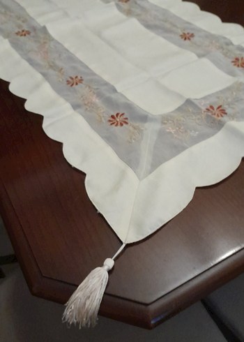 Nakışlı Masa Örtüsü - Görsel 3