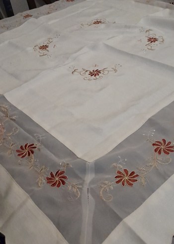 Nakışlı Masa Örtüsü - Görsel 4