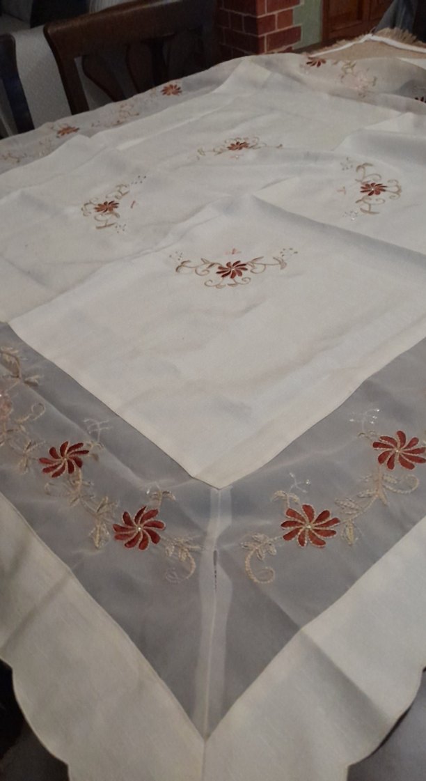 Nakışlı Masa Örtüsü - Görsel 4