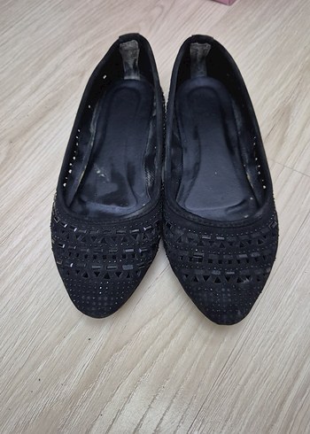 Siyah Nakışlı ve Boncuk Detaylı Dolgu Topuk Babet - Görsel 2