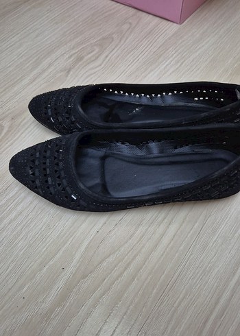 Siyah Nakışlı ve Boncuk Detaylı Dolgu Topuk Babet - Görsel 3