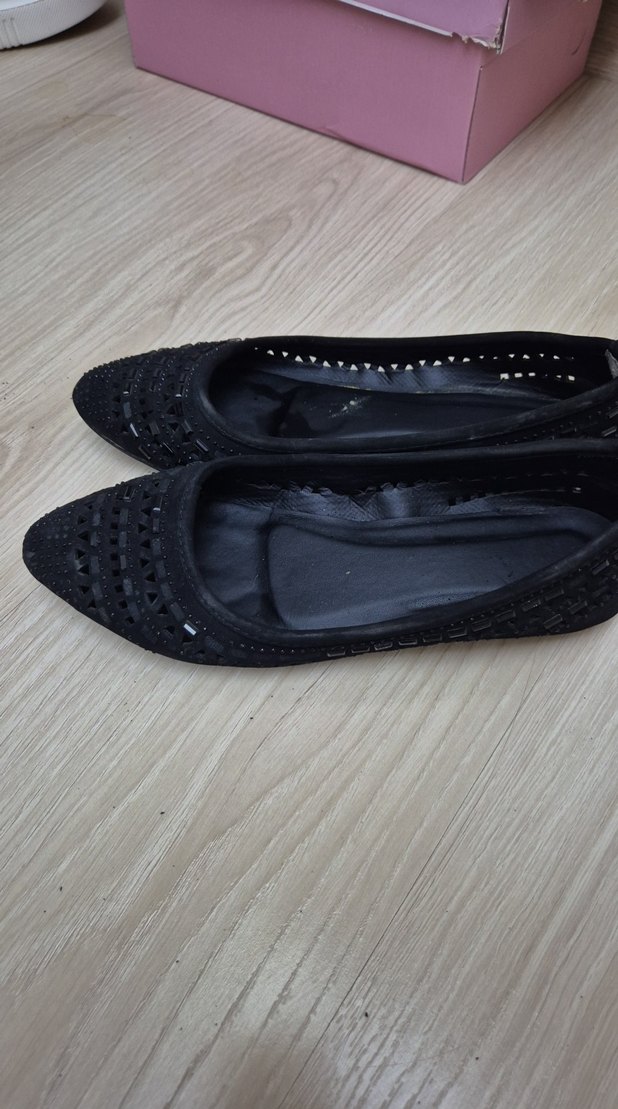 Siyah Nakışlı ve Boncuk Detaylı Dolgu Topuk Babet - Görsel 3