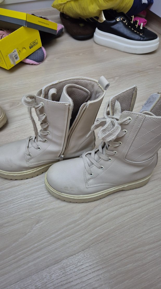 Bej Bağcıklı Kadın Bot - Görsel 2