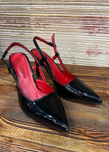 38 Beden siyah Renk Tokalı Siyah Rugan Stiletto