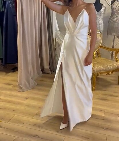 s Beden İnci askı detaylı saten nikah elbisesi (after party elbisesi) öz
