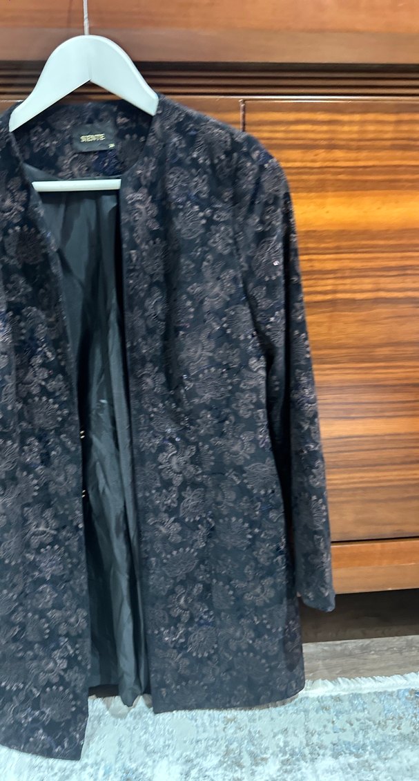 Düğmeli Yılan Desenli Uzun Kadın Kaban - Görsel 3