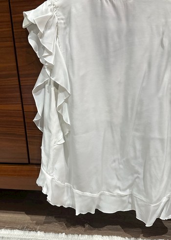 V Yaka Fırfırlı Kolsuz Beyaz Keten Bluz - Görsel 5