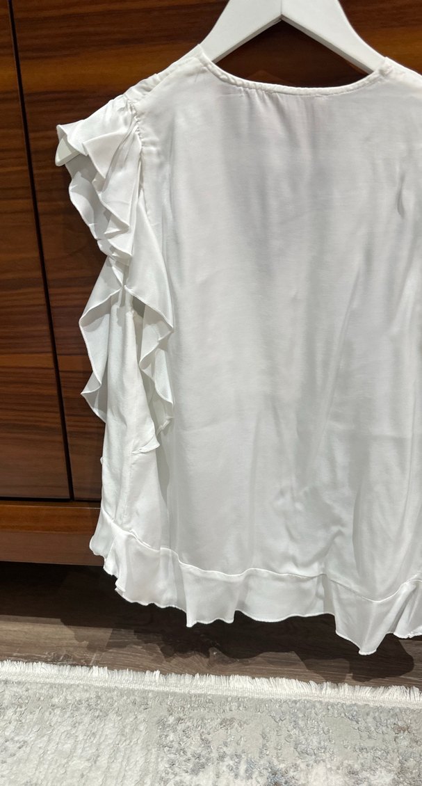 V Yaka Fırfırlı Kolsuz Beyaz Keten Bluz - Görsel 5
