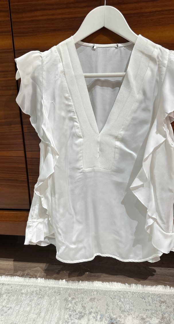 V Yaka Fırfırlı Kolsuz Beyaz Keten Bluz - Görsel 2