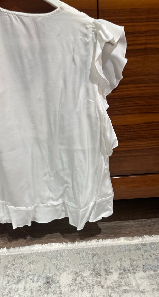 V Yaka Fırfırlı Kolsuz Beyaz Keten Bluz - Görsel 4