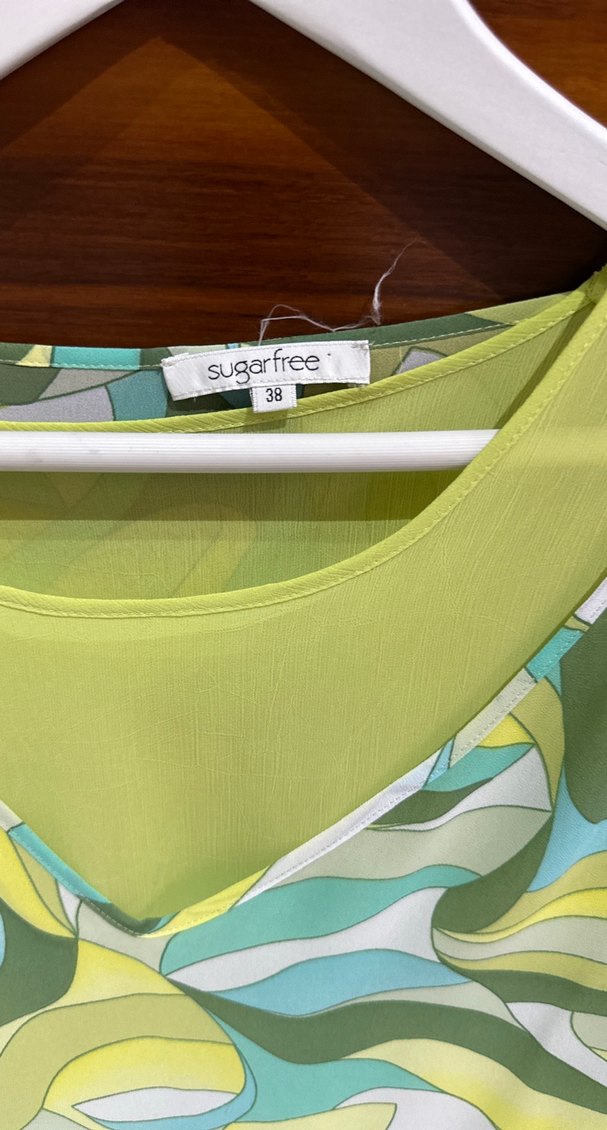 V Yaka, Kısa Kollu, Salaş Kesim Yeşil Bluz - Görsel 4