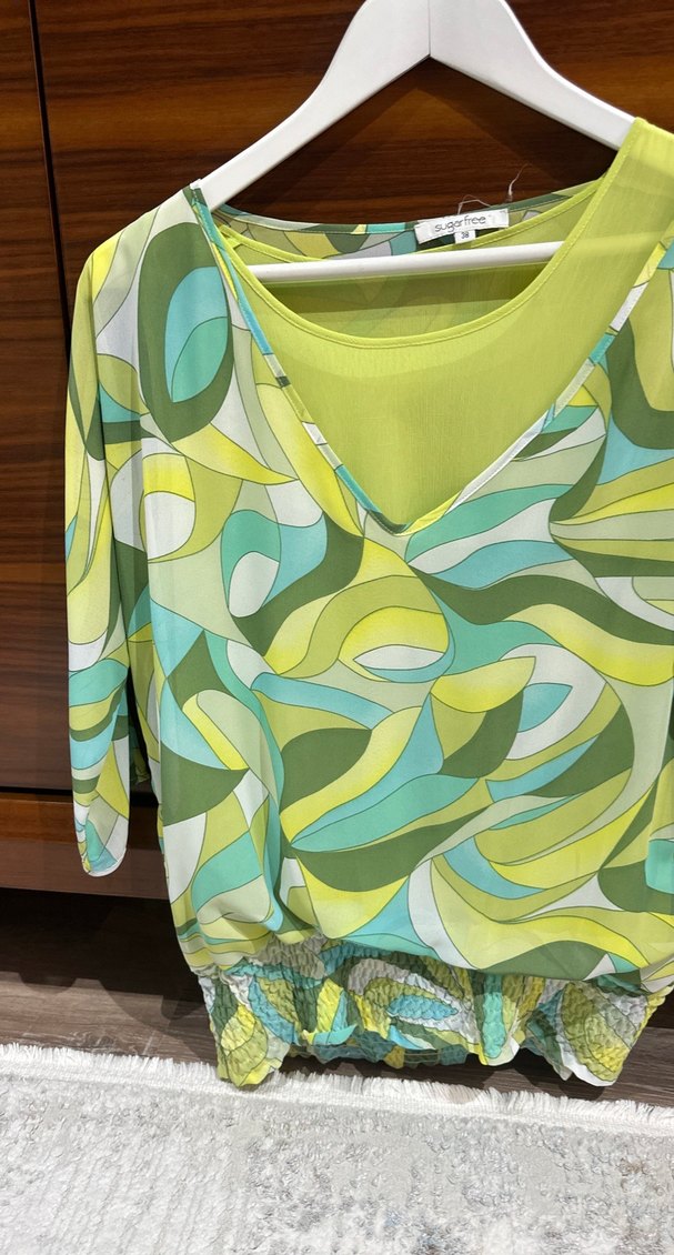 V Yaka, Kısa Kollu, Salaş Kesim Yeşil Bluz - Görsel 2