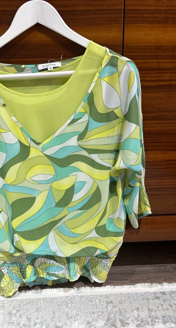 V Yaka, Kısa Kollu, Salaş Kesim Yeşil Bluz - Görsel 3