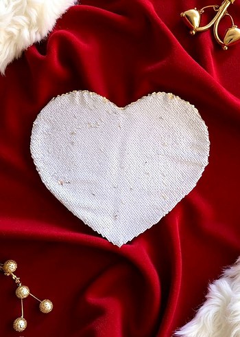 Bej Kalp Şekilli Payetli Yastık Kılıfı - Görsel 5