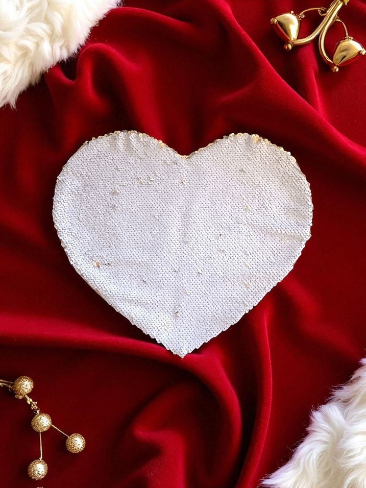 Bej Kalp Şekilli Payetli Yastık Kılıfı - Görsel 5