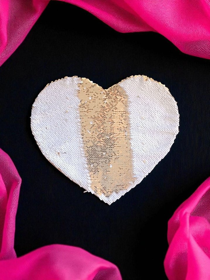 Bej Kalp Şekilli Payetli Yastık Kılıfı - Görsel 2