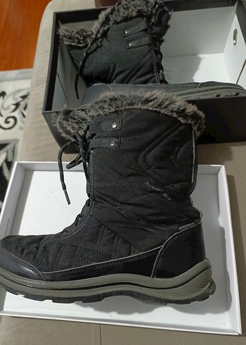 Siyah Kürklü Kadın Outdoor Bot - Görsel 2