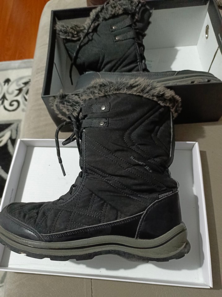 Siyah Kürklü Kadın Outdoor Bot - Görsel 2