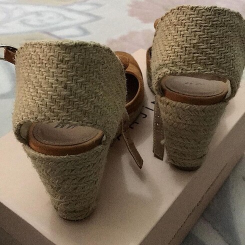 39 Beden Dolgu topuk ayakkabı