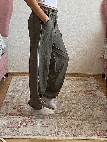 m Beden Yeşil paraşüt pantolon