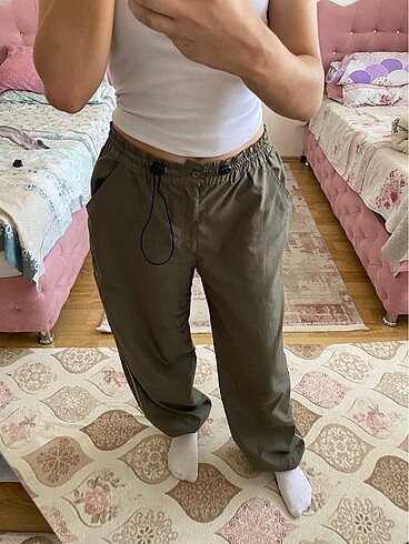 Yeşil paraşüt pantolon