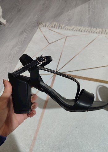 Siyah Yılan Desenli Tokalı Topuklu Kadın Ayakkabı - Görsel 3