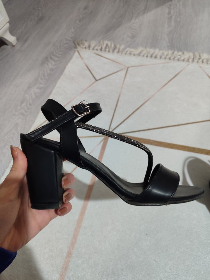 Siyah Yılan Desenli Tokalı Topuklu Kadın Ayakkabı - Görsel 3