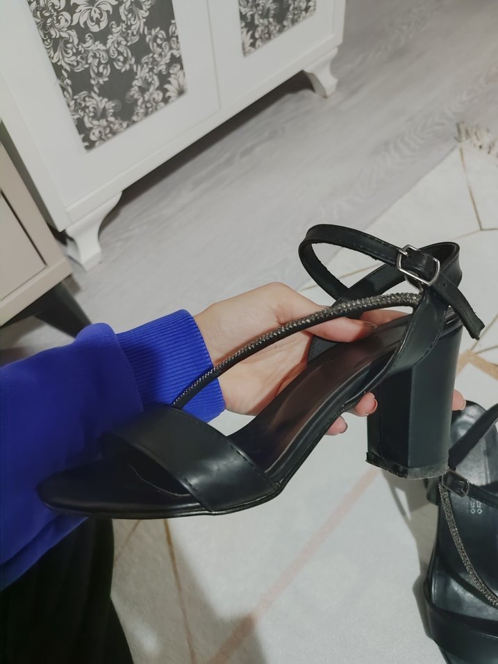 Siyah Yılan Desenli Tokalı Topuklu Kadın Ayakkabı - Görsel 4